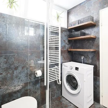 Larga Apartment *